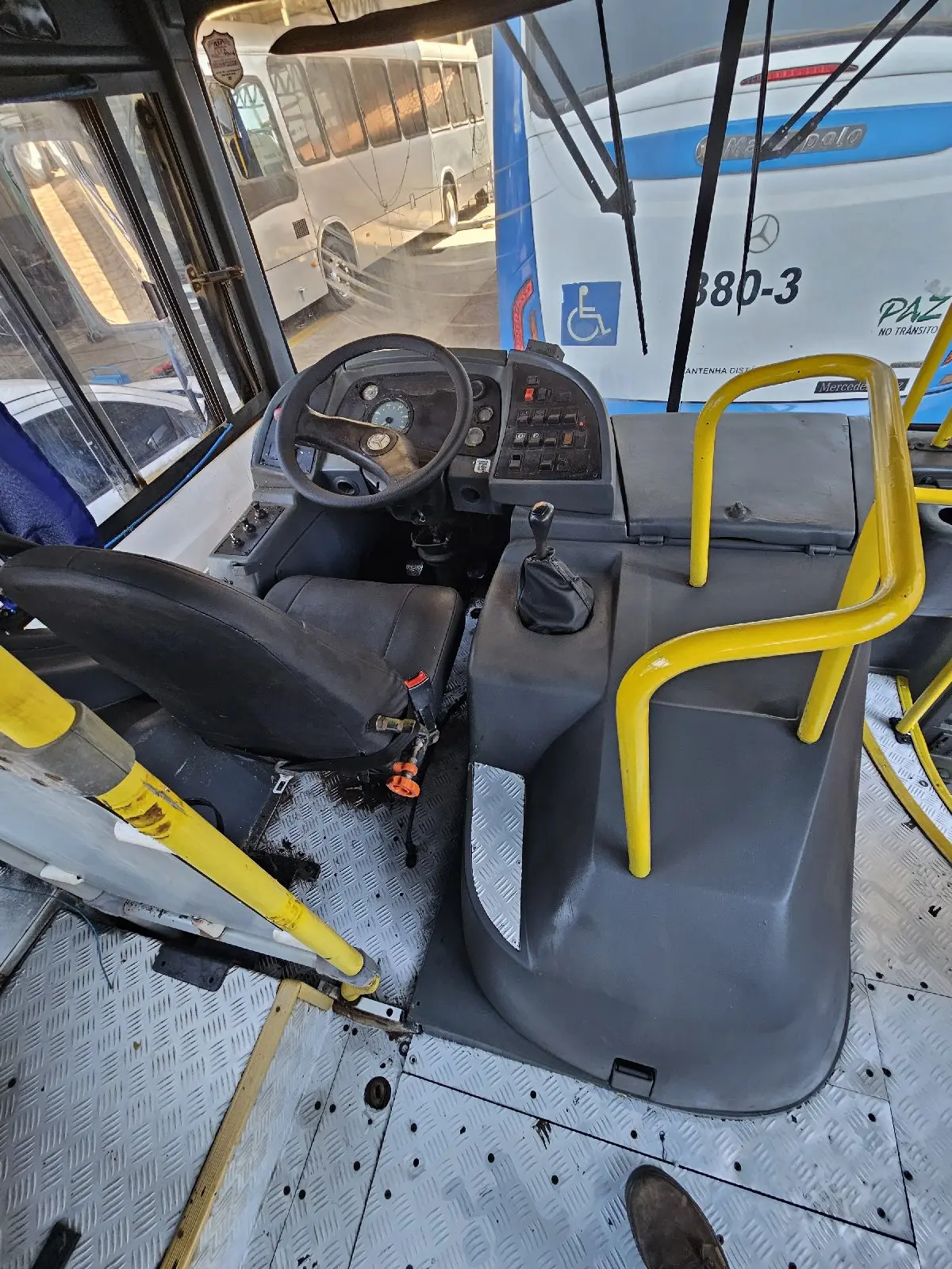 Ônibus Mercedes 2010 - Imagem 3