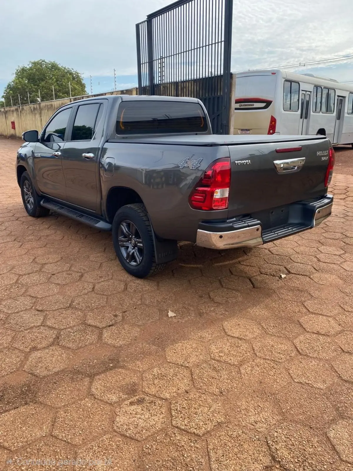 TOYOTA HILUX CD SR 4X4 2.8 TDI DIESEL AUT. 2024 - Imagem 3